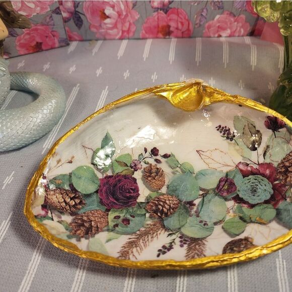 DECOUPAGE CLAM SHELL DECOUPAGE PINECONE AND ROSES - Picture 5 of 10